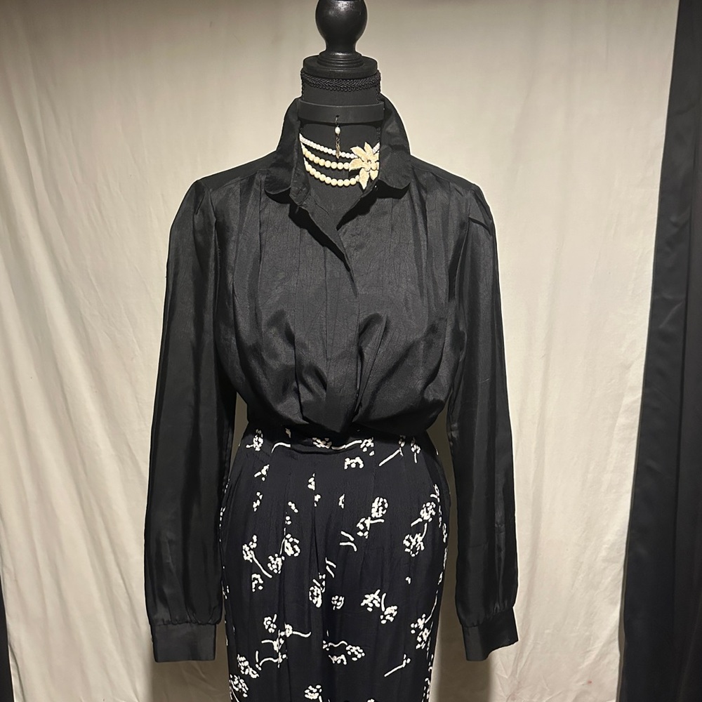 Vintage Pleated Front Button Up Top Size M/L